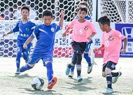 Light拿出VN表现低迷，水晶哥直接嘲讽，玩得没有uzi一半好